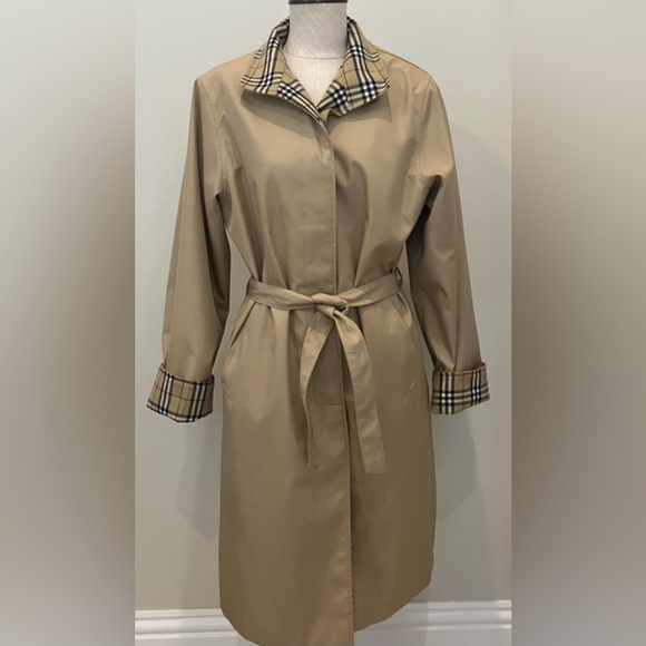 VINTAGE BURBERRYS MADE IN LONDON RAINCOAT - Picture 2 of 10